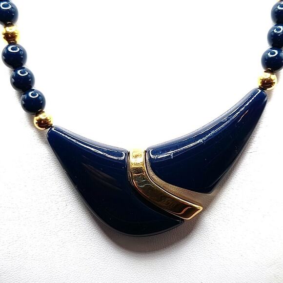 Vintage Dark Blue Napier Lucite Necklace, Light Weight, 17 Inches - Picture 6 of 9
